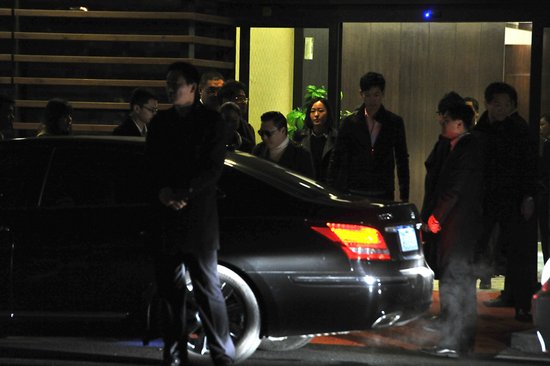 鸟叔PSY昨夜低调抵沪 参加东方卫视春晚录制